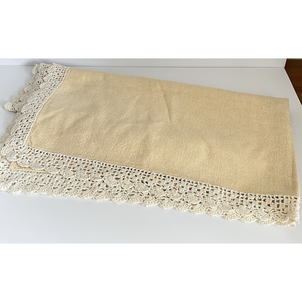 Vtg buttery yellow cream crochet edge fabric square tablecloth cottagecore 42x44